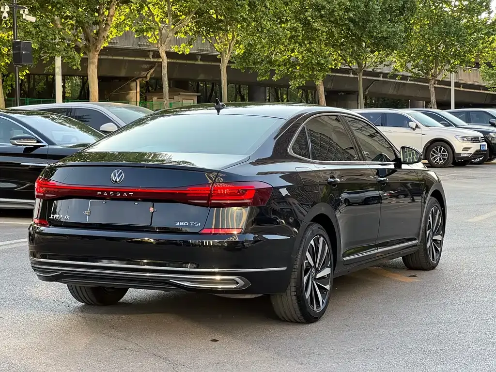 Volkswagen Passat — фото 10