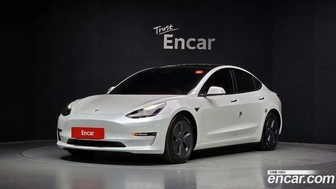 Tesla Model 3 — фото 1