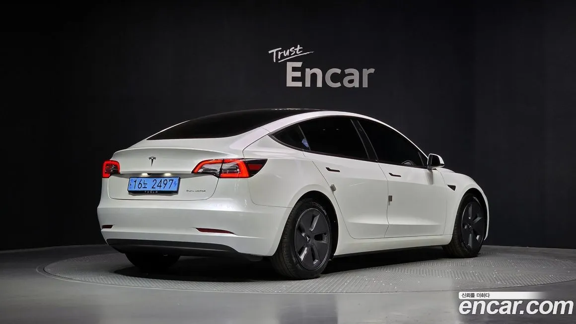 Tesla Model 3 — фото 10