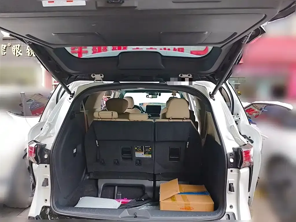 Toyota Sienna — фото 8