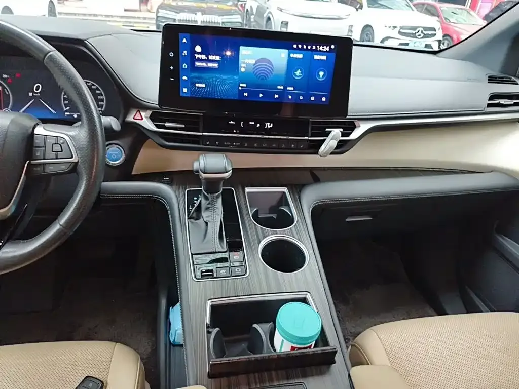Toyota Sienna — фото 10