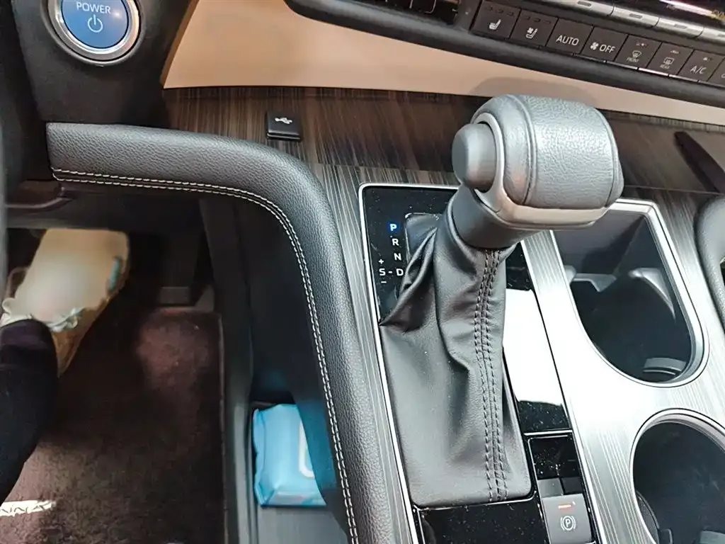 Toyota Sienna — фото 9