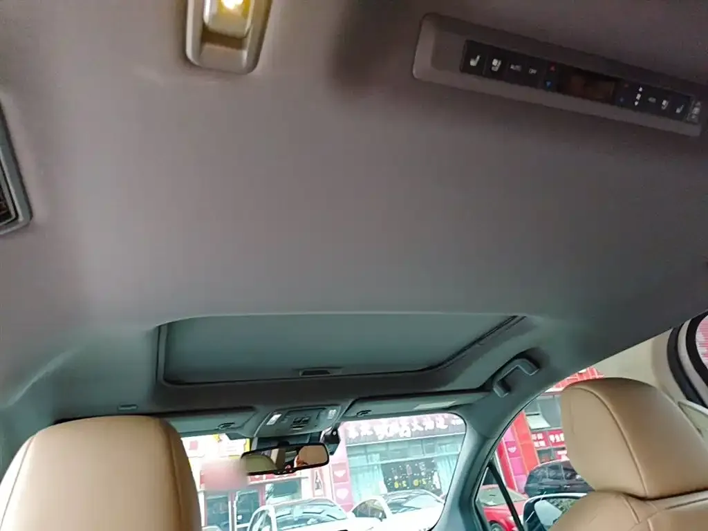 Toyota Sienna — фото 2