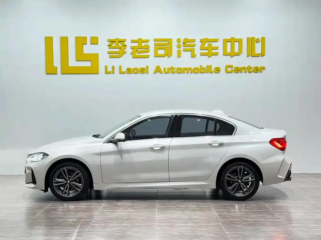 BMW 1 Series 2021 из CN, фото 3