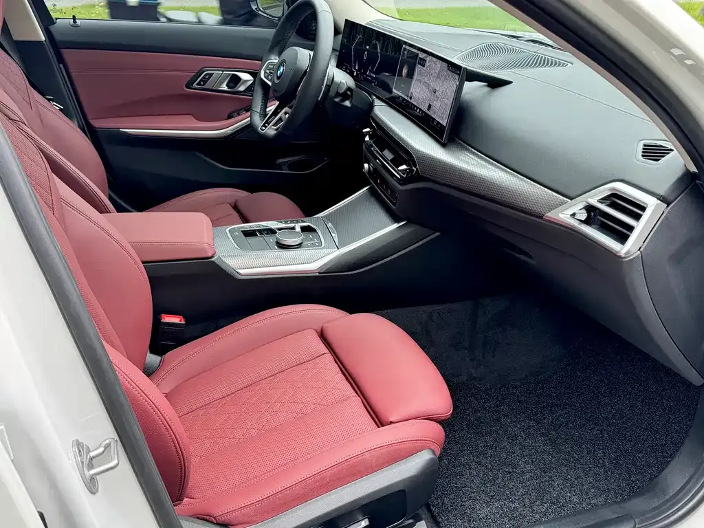 BMW 3 Series 2024 из CN, фото 2