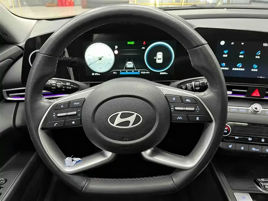 Hyundai Elantra — фото 2