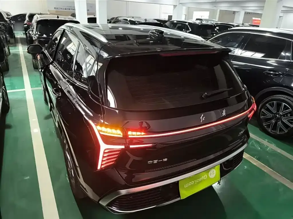 Hongqi HS3 PHEV — фото 4
