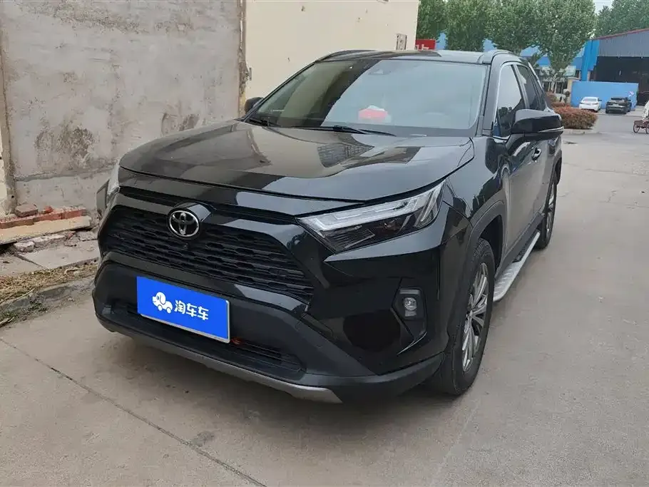 Toyota RAV4 — фото 1