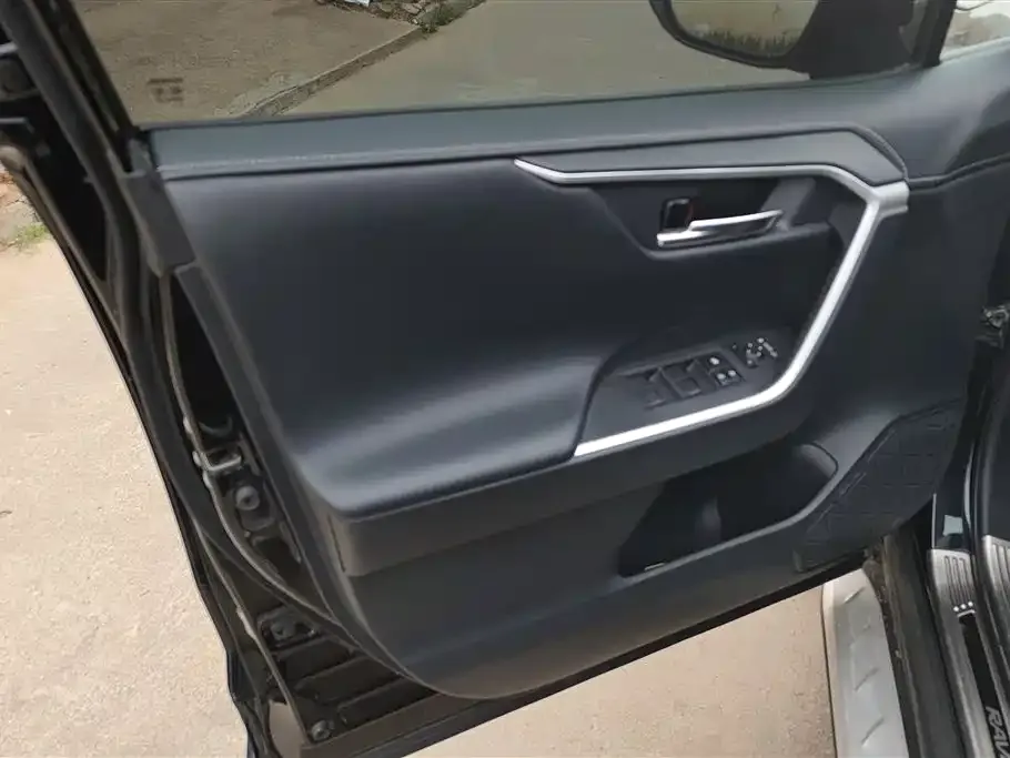 Toyota RAV4 — фото 3