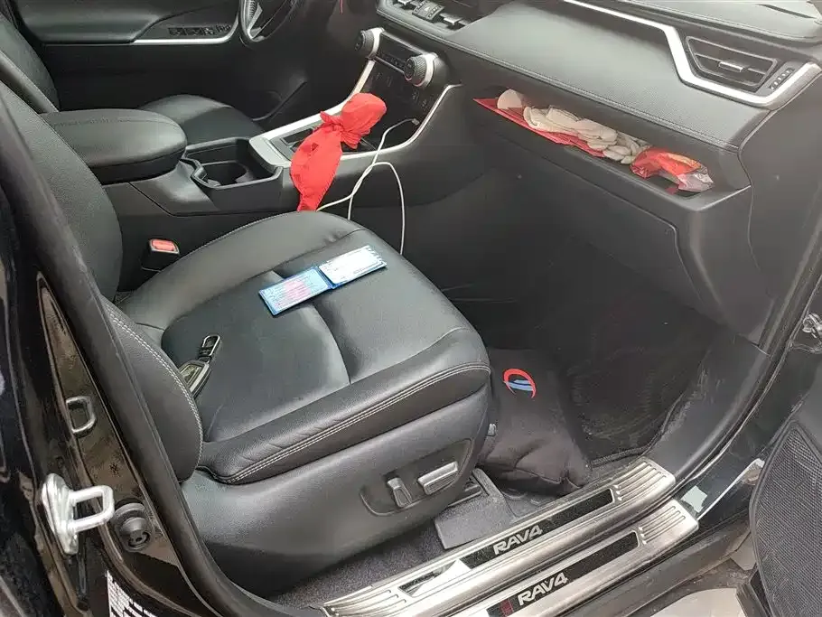 Toyota RAV4 — фото 10