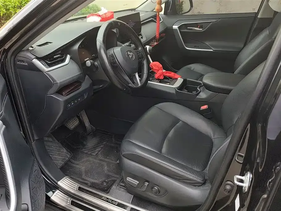 Toyota RAV4 — фото 7