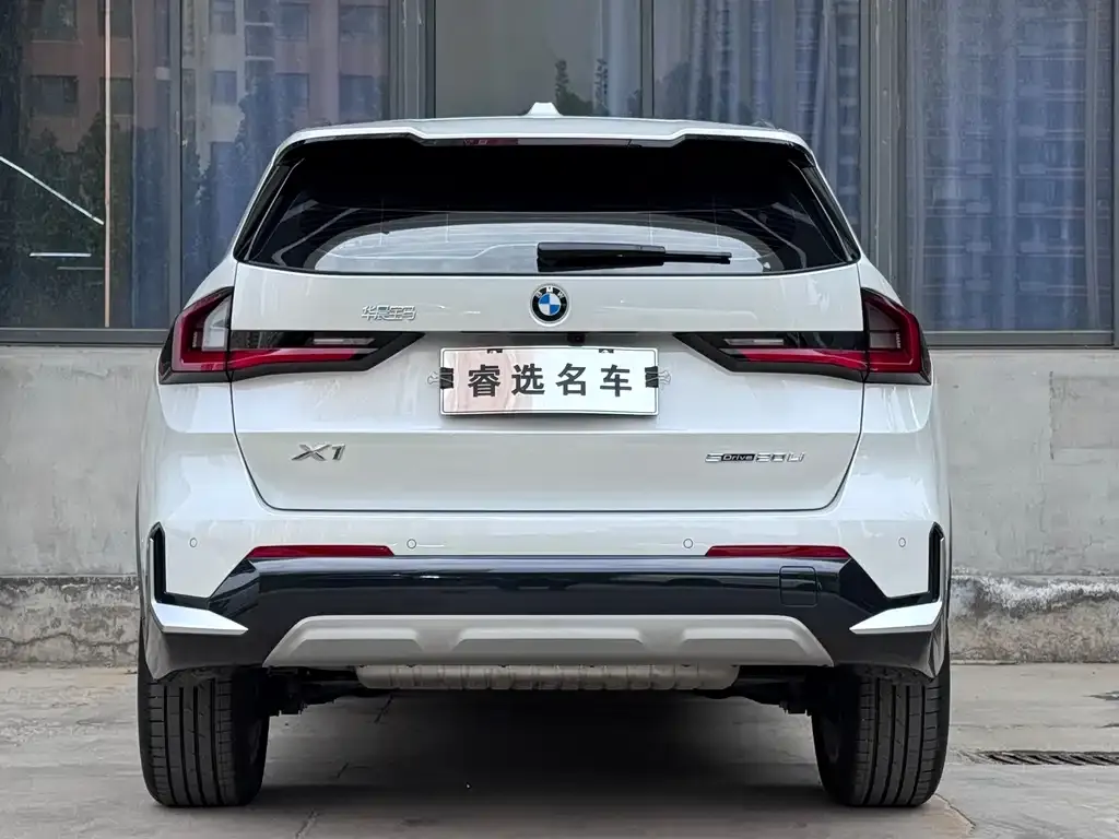 BMW X1 — фото 10
