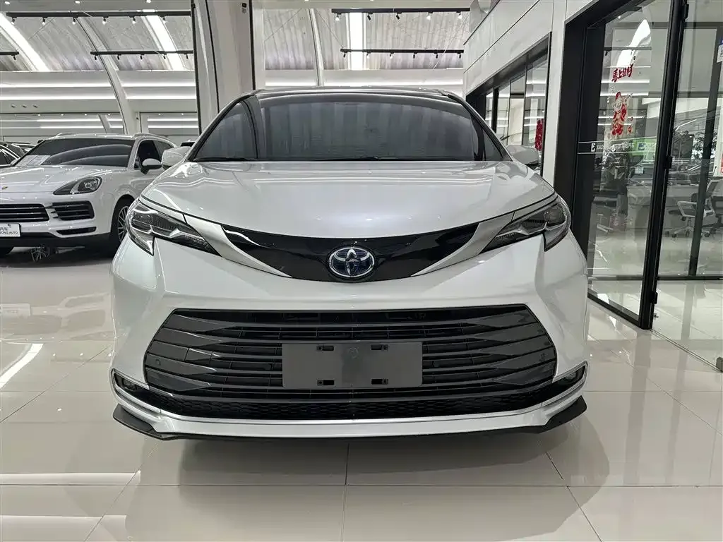 Toyota Sienna — фото 9
