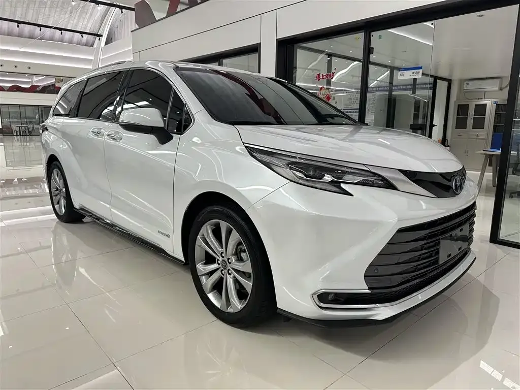 Toyota Sienna — фото 4