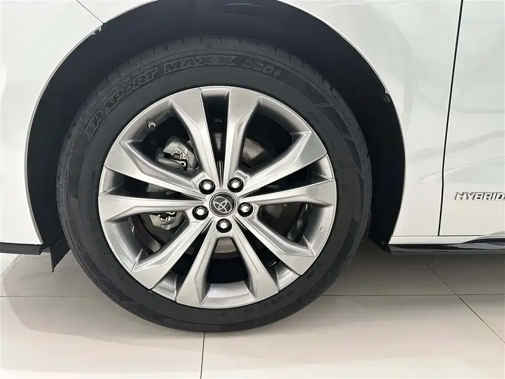 Toyota Sienna — фото 6