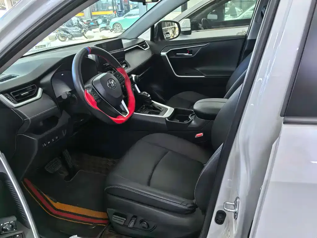 Toyota RAV4 — фото 2