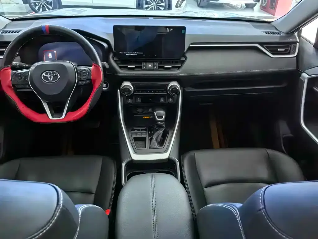 Toyota RAV4 — фото 6
