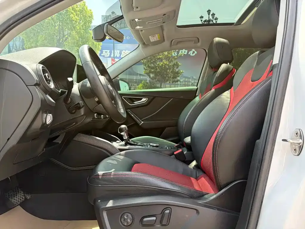 Audi Q2L — фото 7