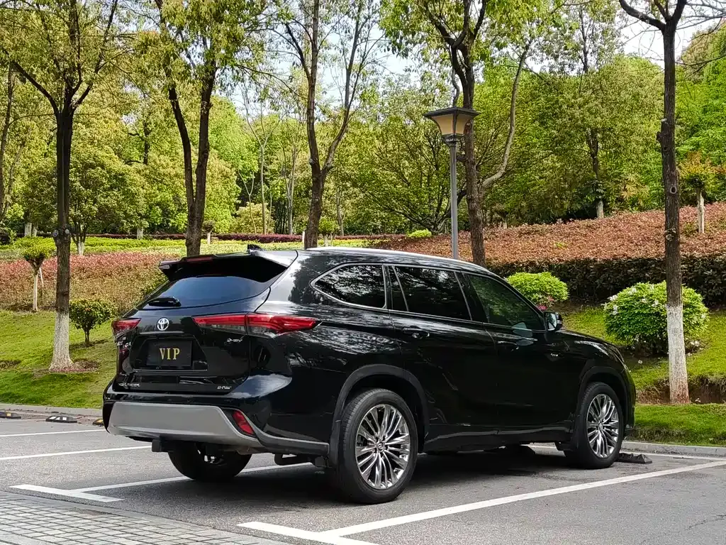 Toyota Highlander — фото 10