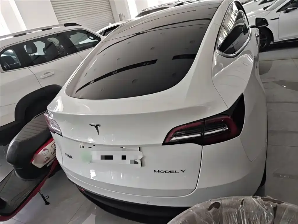 Tesla Model Y — фото 6