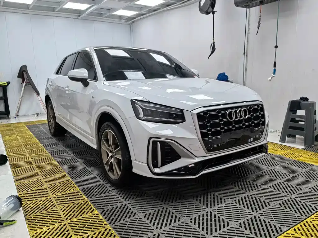 Audi Q2L — фото 5