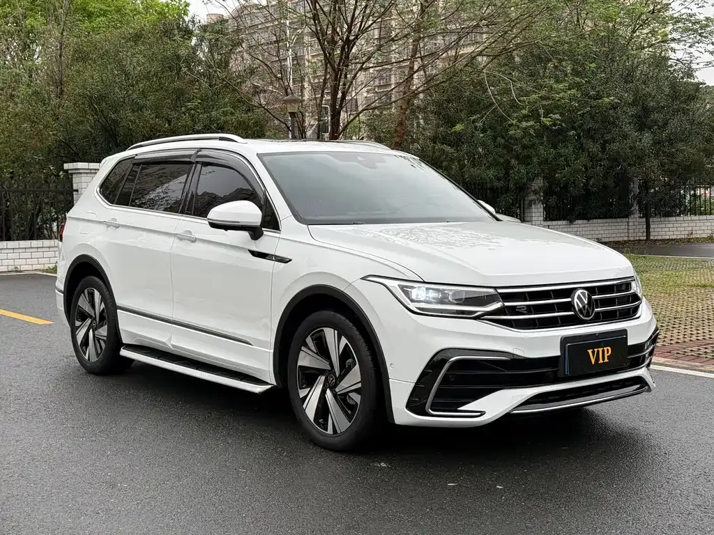 Volkswagen Tiguan L — фото 9