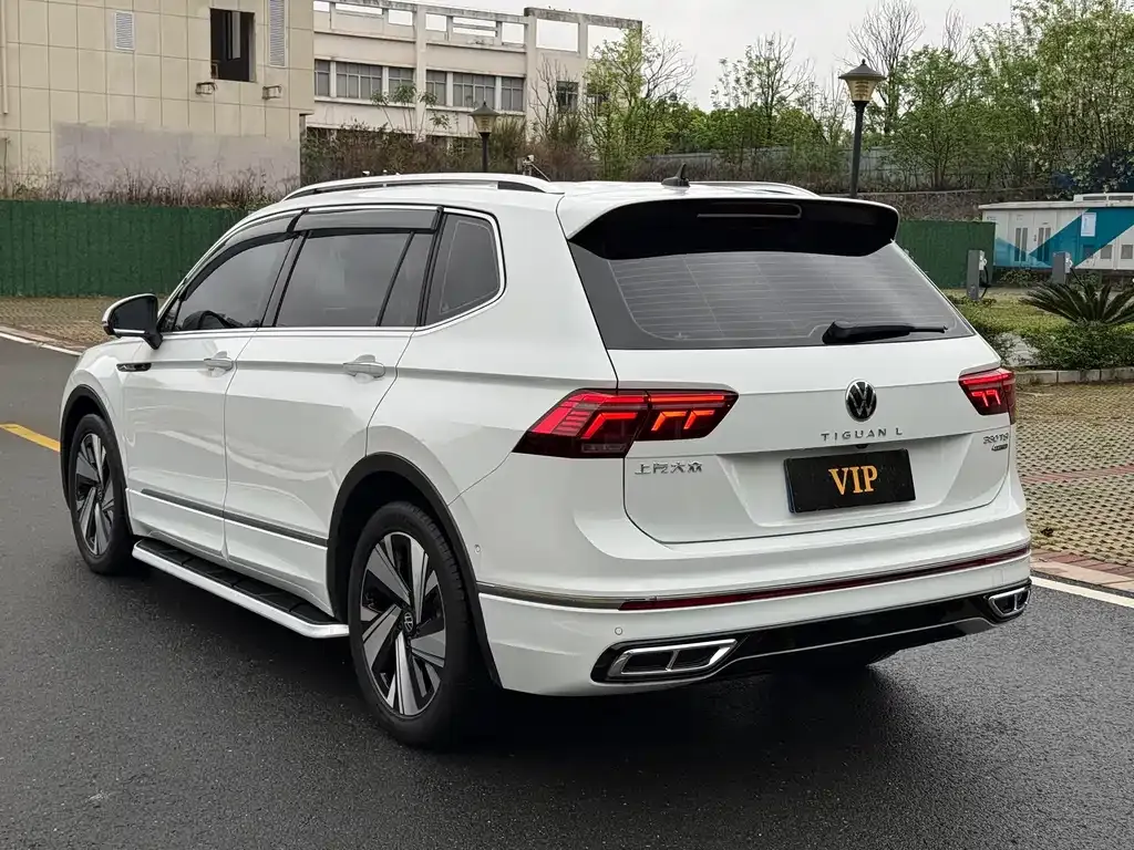 Volkswagen Tiguan L — фото 5