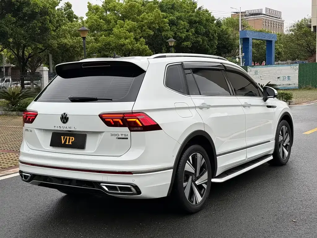 Volkswagen Tiguan L — фото 7