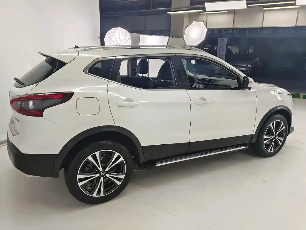 Nissan Qashqai — фото 9