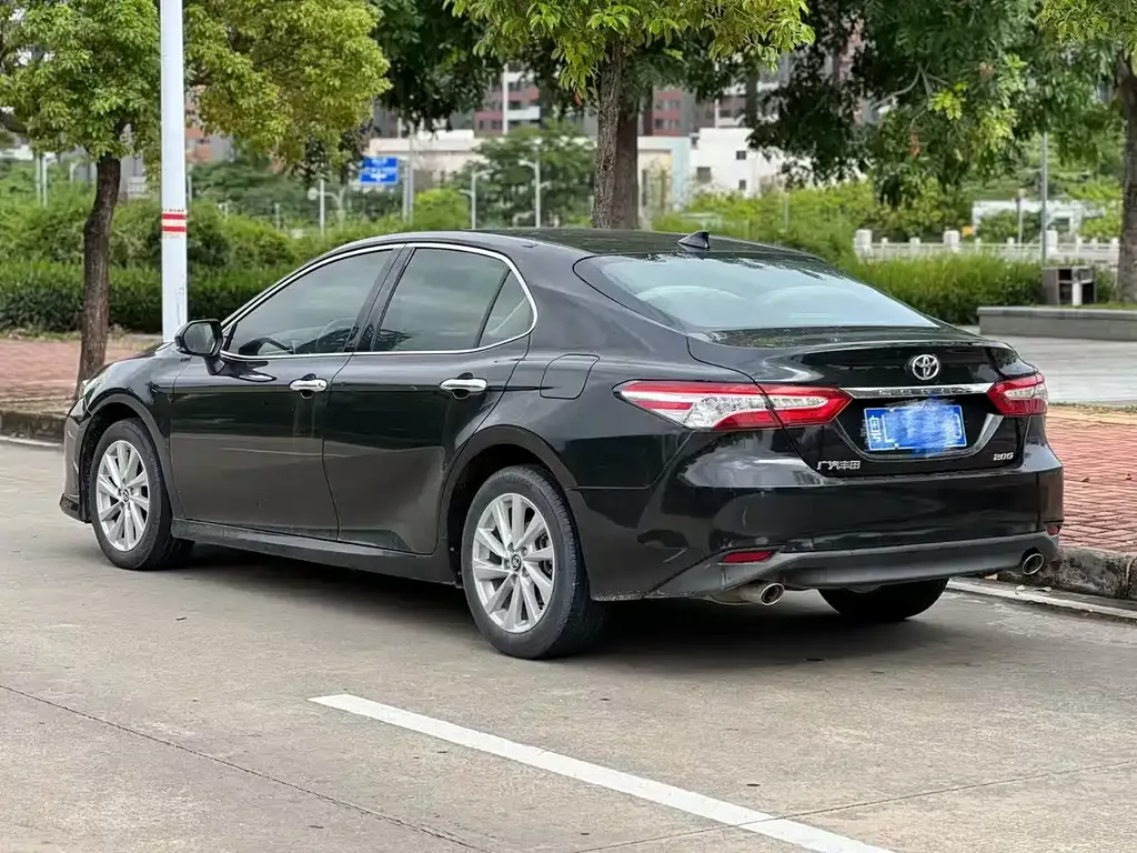 Toyota Camry — фото 5