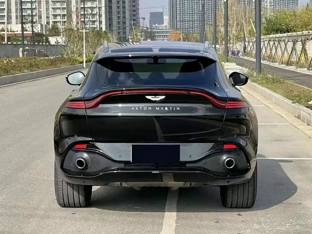 Aston Martin DBX — фото 7