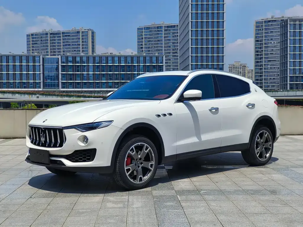 Maserati Levante — фото 1