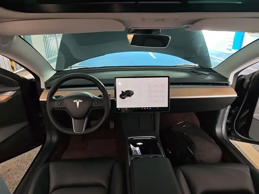 Tesla Model 3 — фото 7