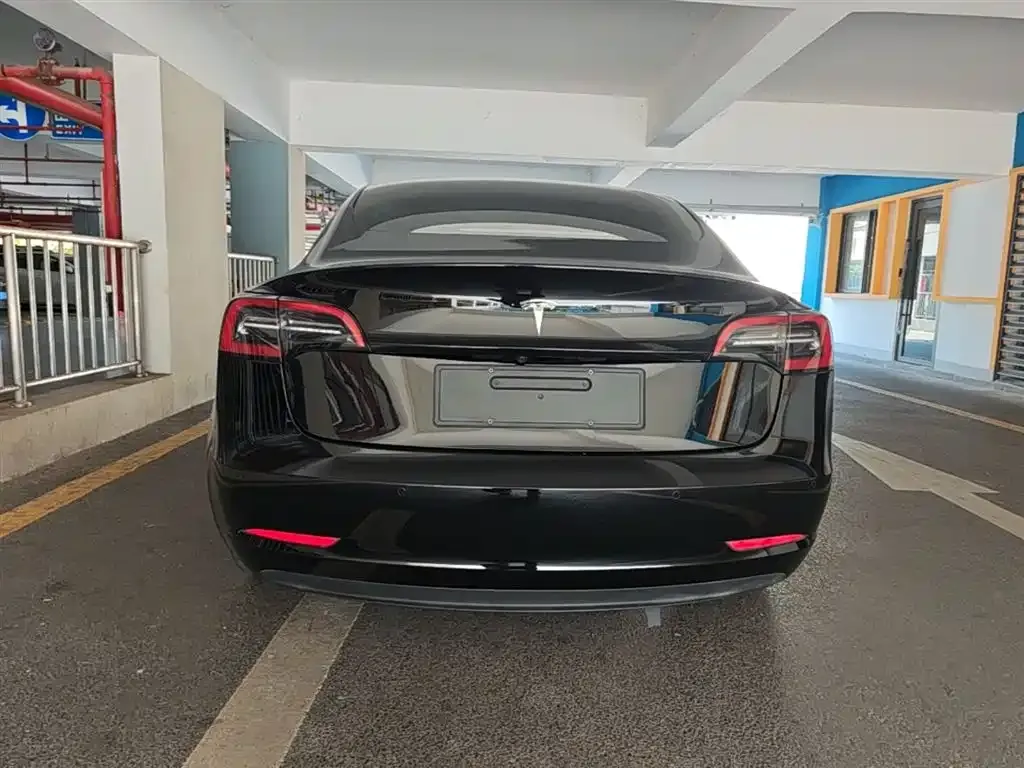 Tesla Model 3 — фото 4