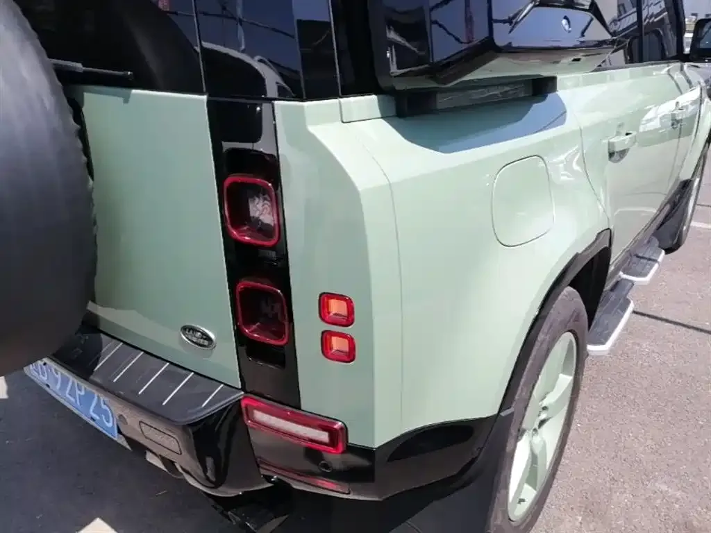 Land Rover Defender — фото 6