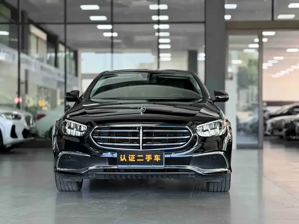 Mercedes-Benz E-Class — фото 2