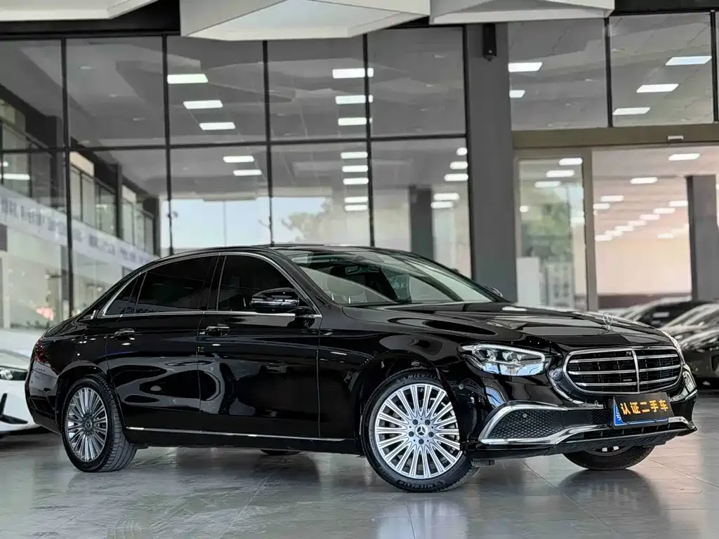 Mercedes-Benz E-Class — фото 4