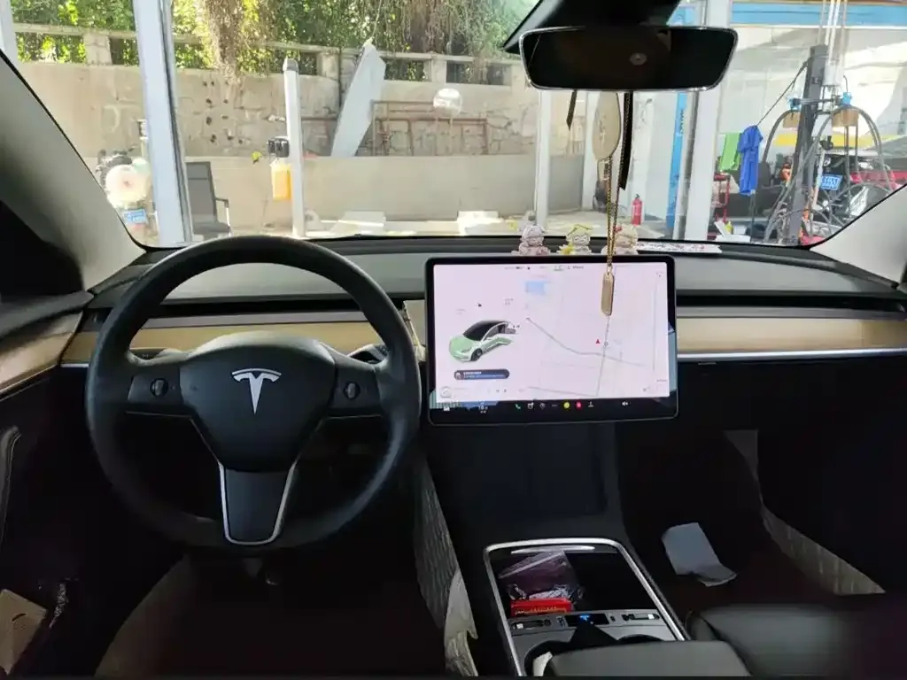 Tesla Model 3 — фото 3