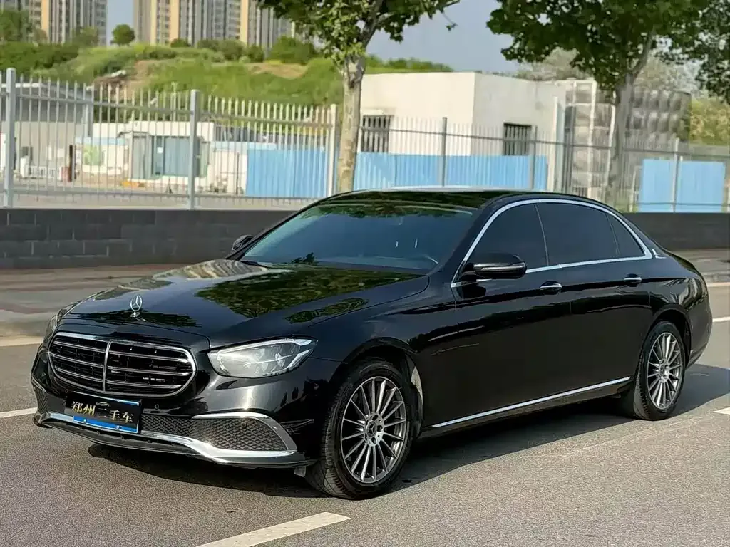 Mercedes-Benz E-Class — фото 1