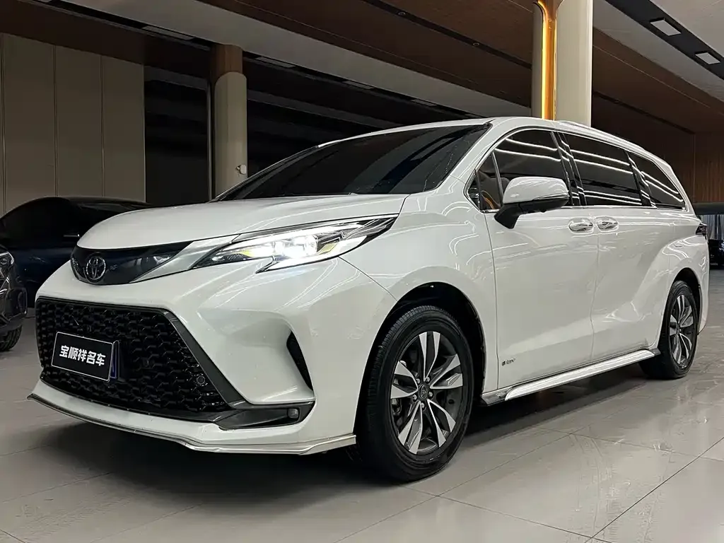 Toyota Granvia — фото 1