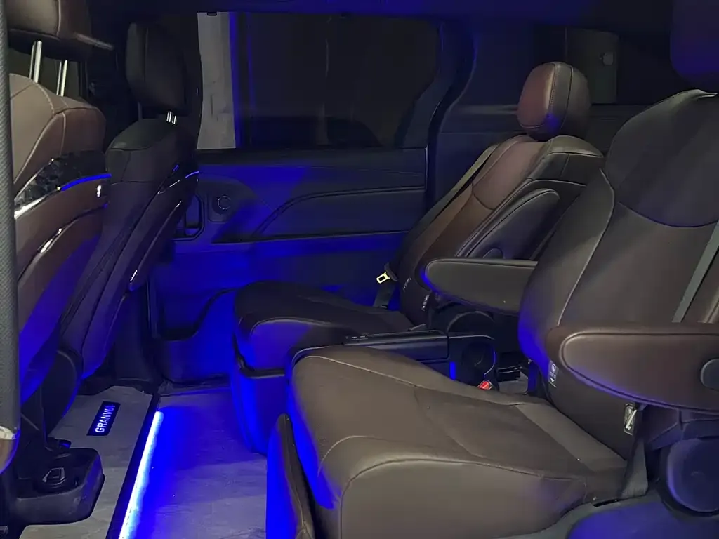 Toyota Granvia — фото 2