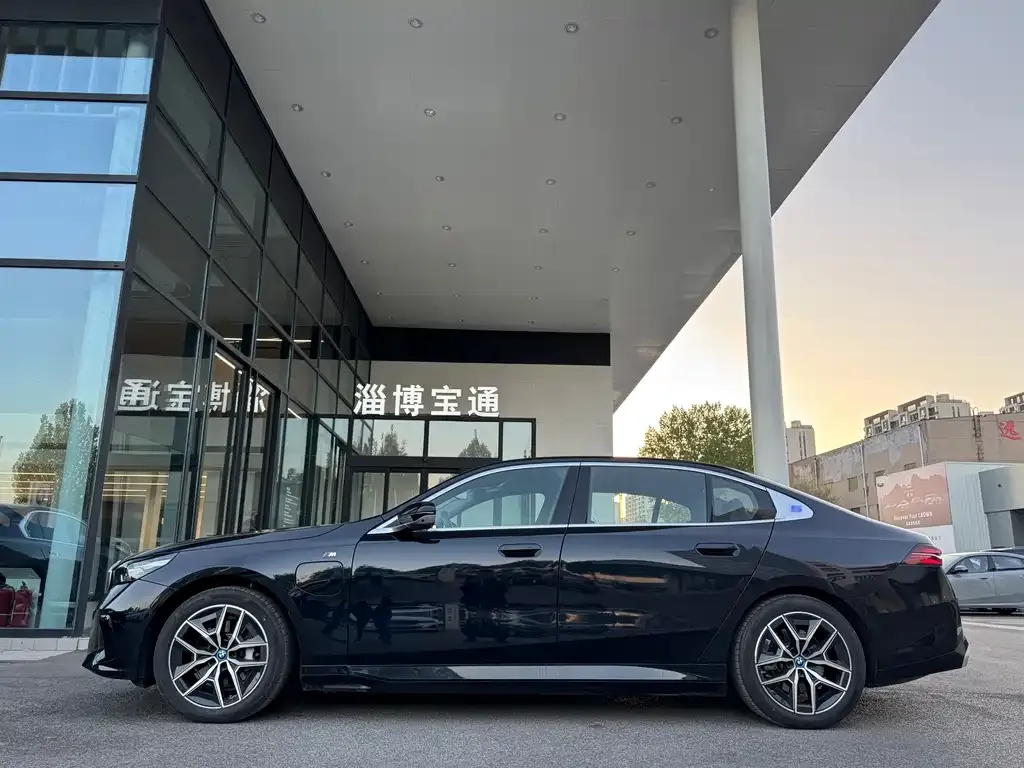 BMW i5 2025 из CN, фото 9