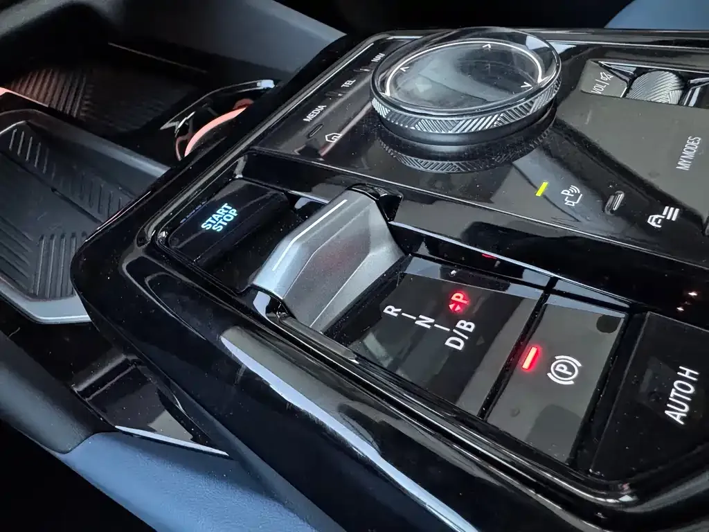 BMW i5 2025 из CN, фото 3