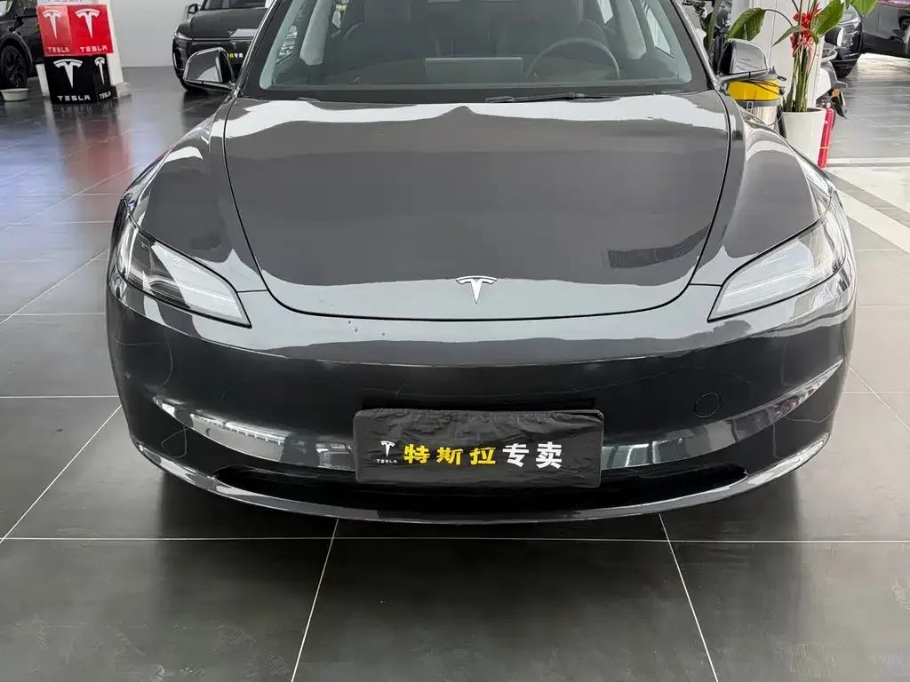 Tesla Model 3 — фото 7