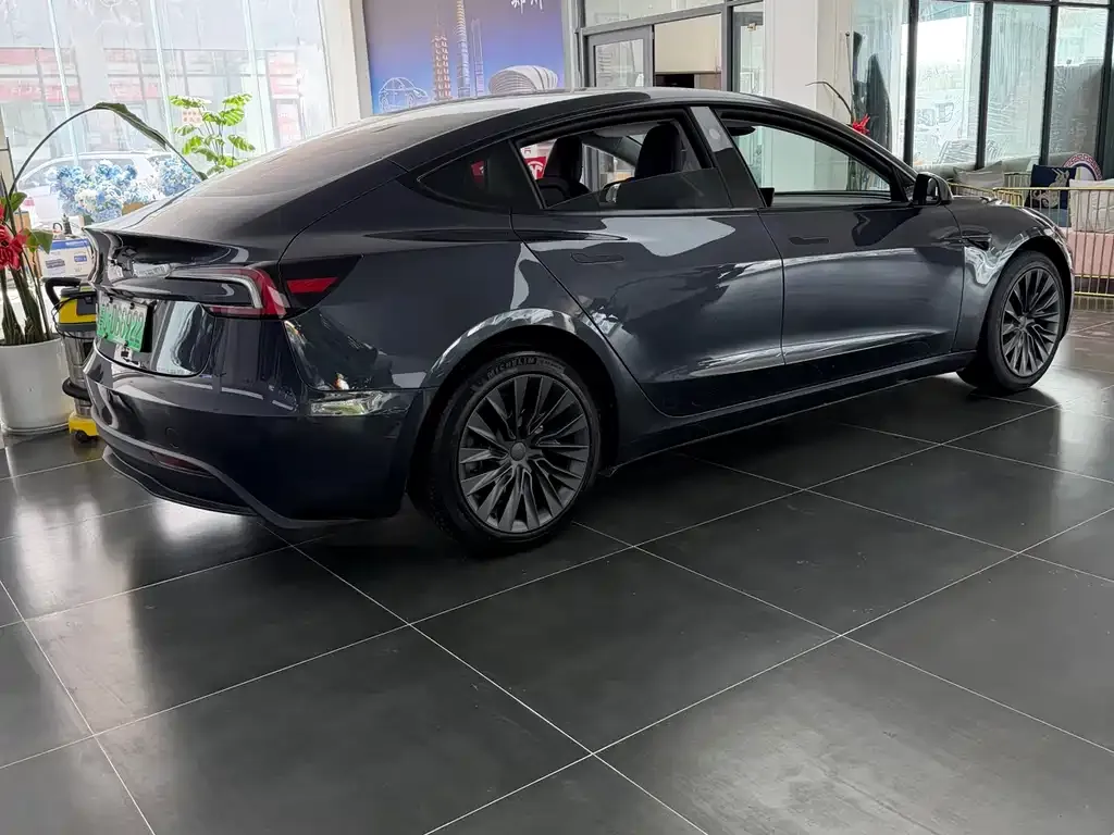 Tesla Model 3 — фото 5