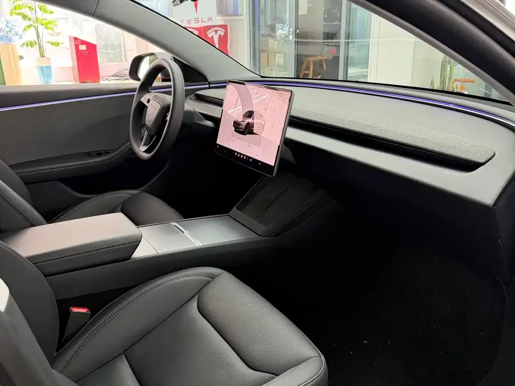 Tesla Model 3 — фото 8