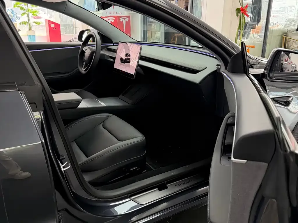 Tesla Model 3 — фото 2