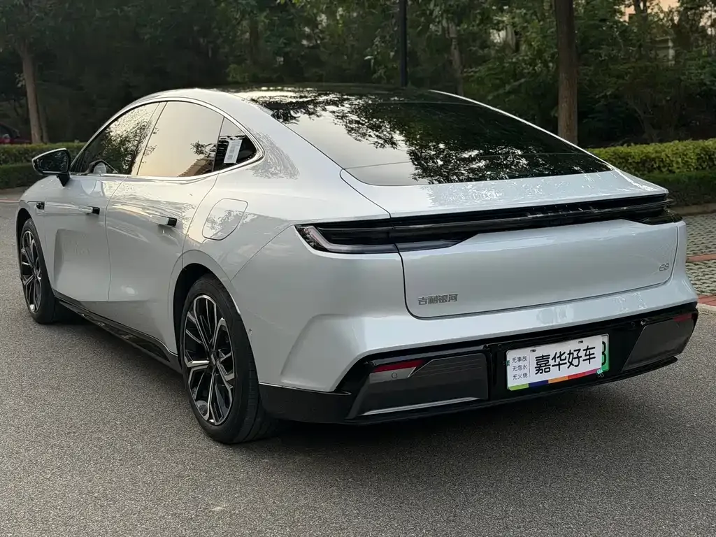 Geely Galaxy E8 — фото 3
