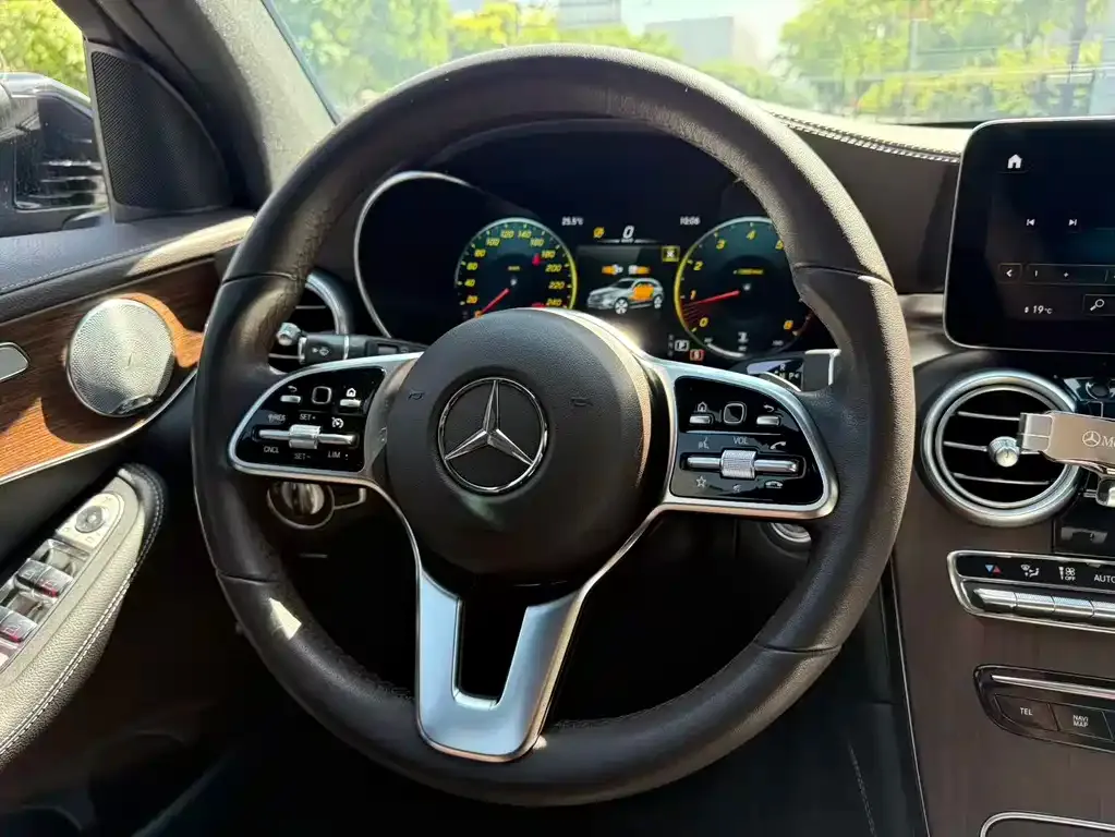 Mercedes-Benz GLC — фото 6