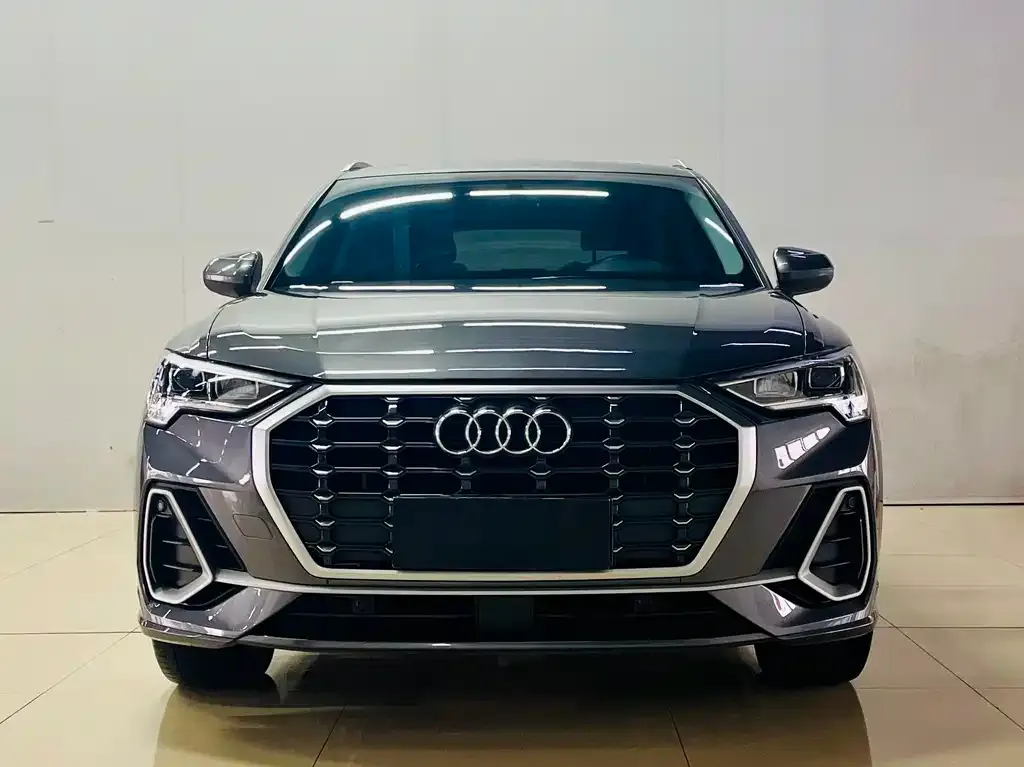 Audi Q3 — фото 1